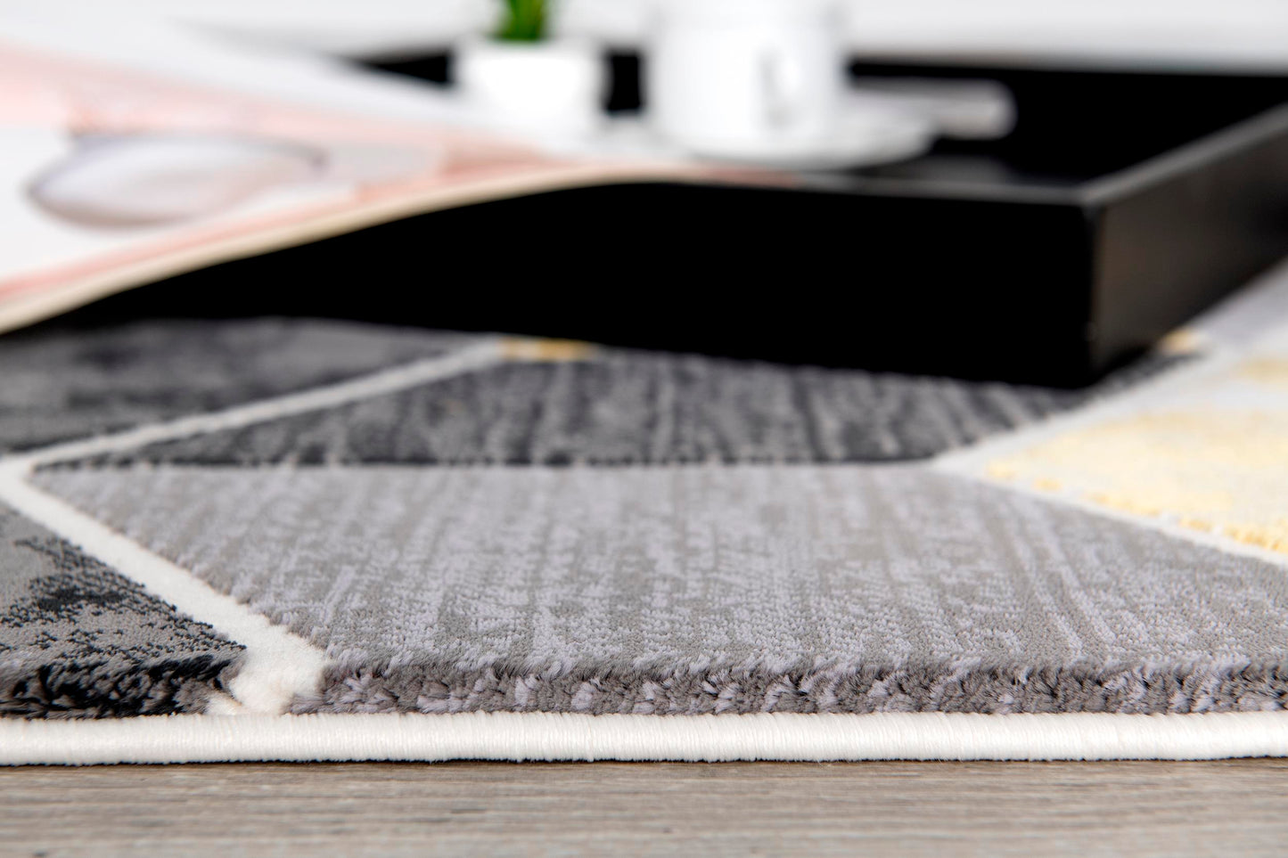 Kubo Geometric Contemporary Grey and Yellow Indoor Rug