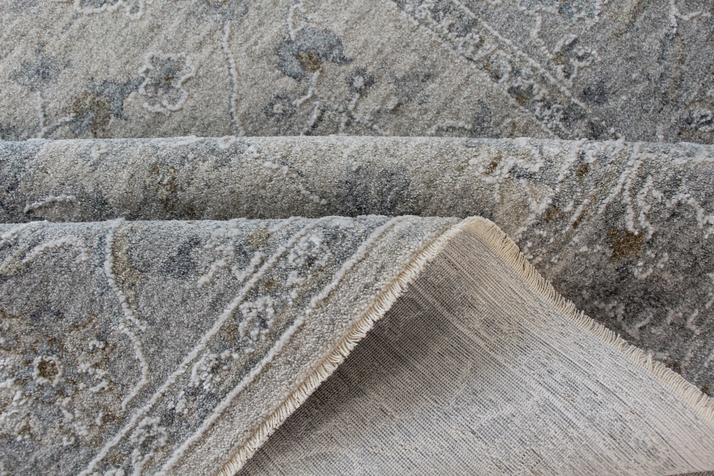 Safiya Floral Medallion Traditional Cream and Grey Indoor Rug