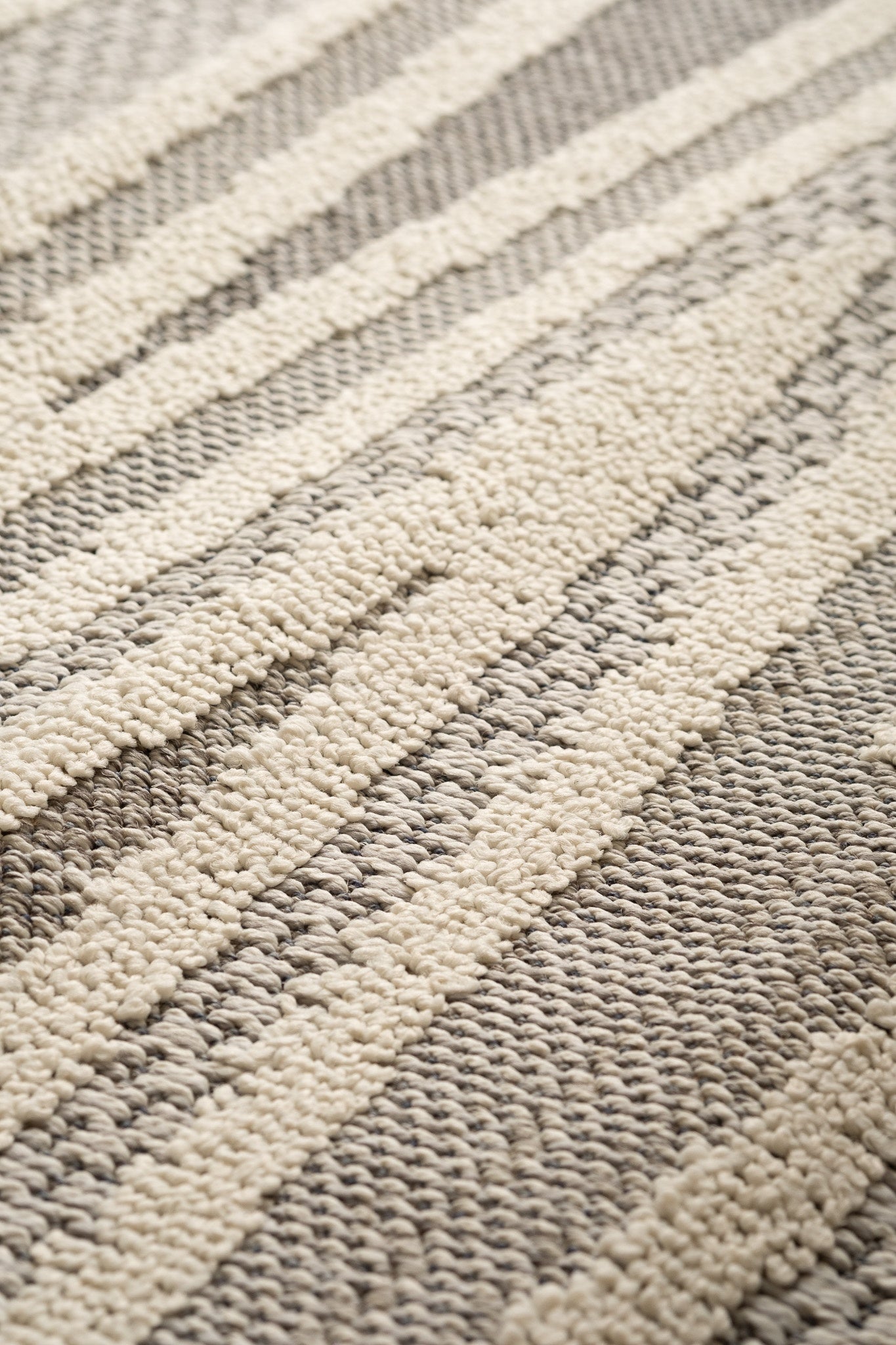 Tenzin Chevron Contemporary Grey and Beige Indoor Rug