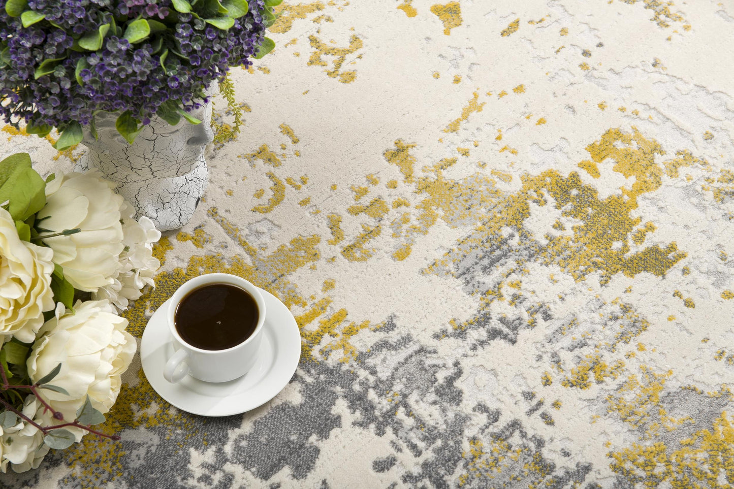 Solenne Abstract Contemporary Gold Indoor Rug