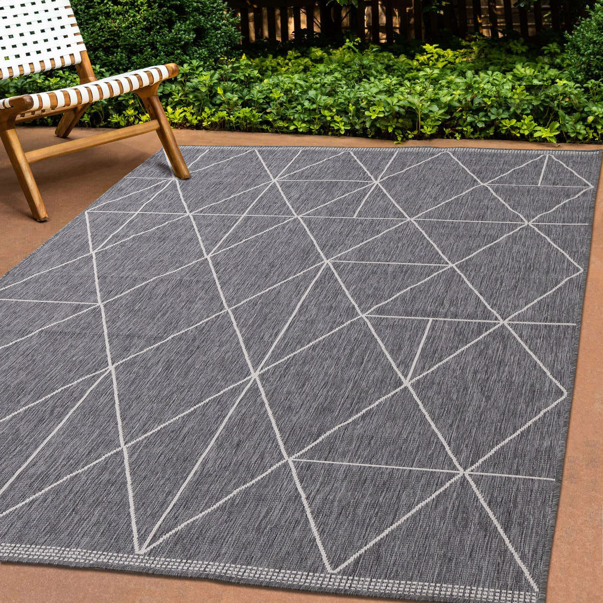 Tapis géométrique gris contemporain