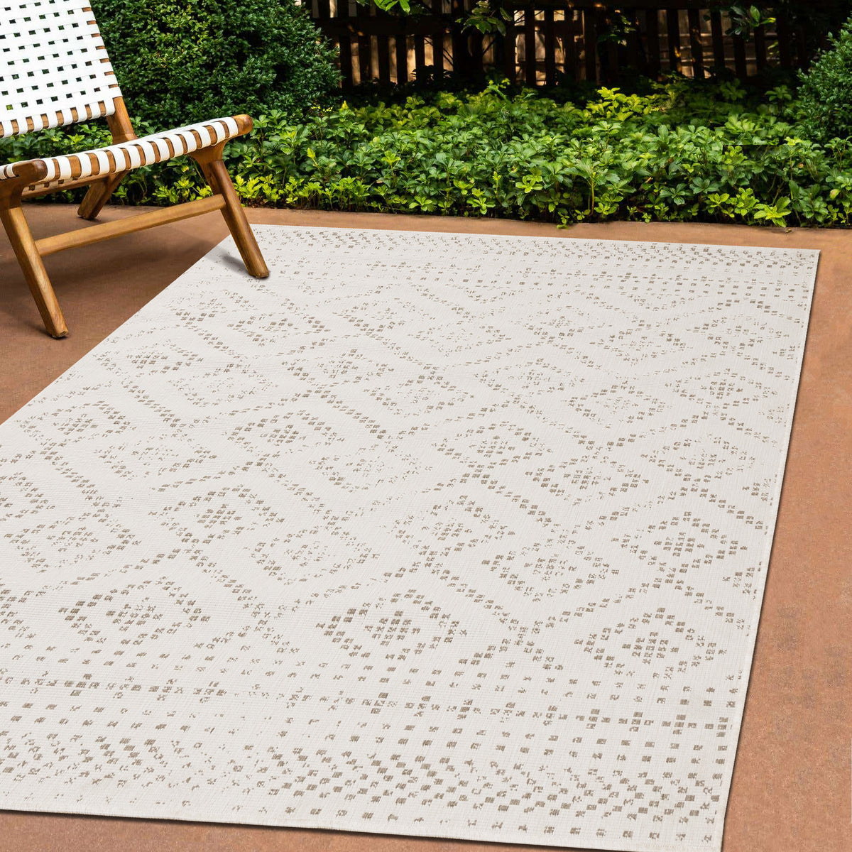 Tapis géométrique taupe à motifs tribaux/sud-ouest