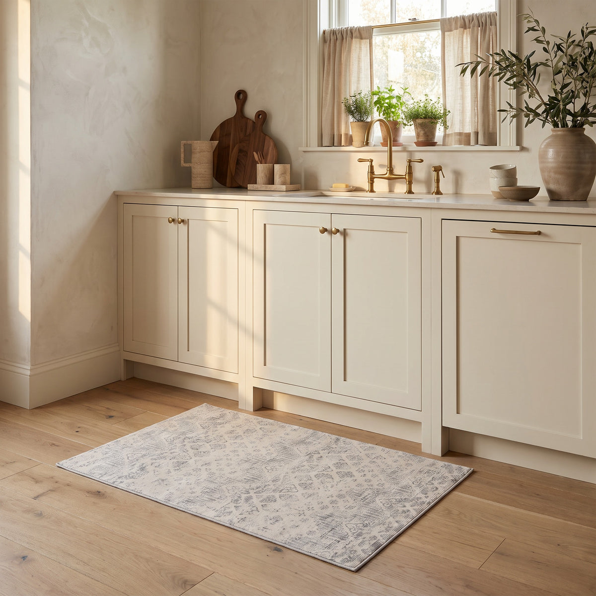 Liora Damask Traditional Grey Indoor Rug
