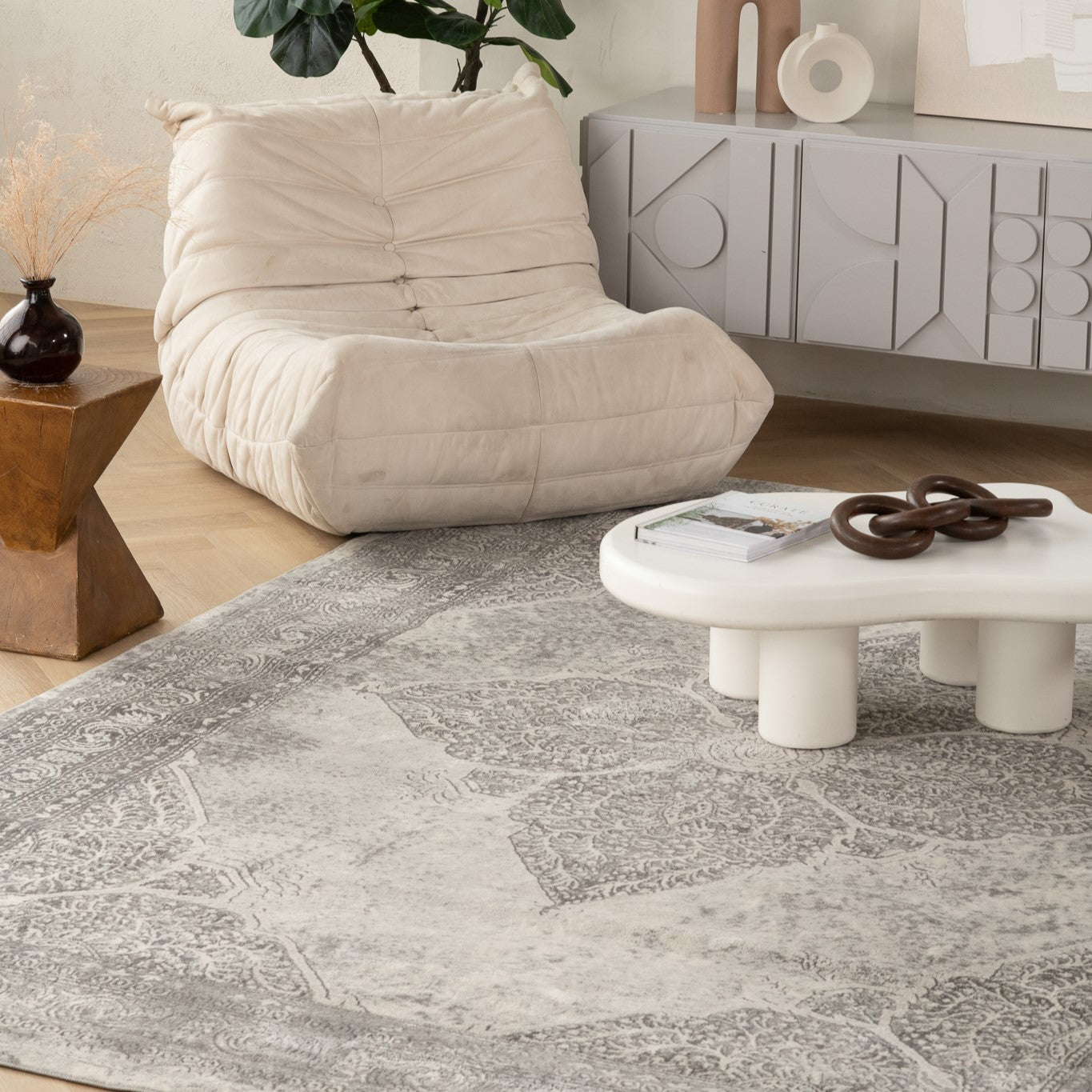 Soraya Medallion Floral Grey Indoor Rug