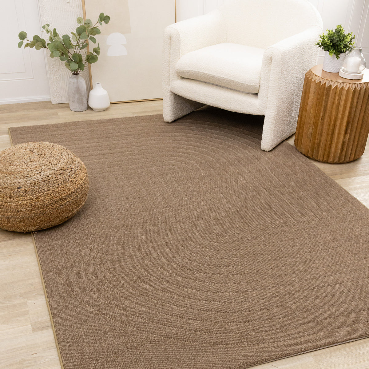 Tapis géométrique marron décoratif