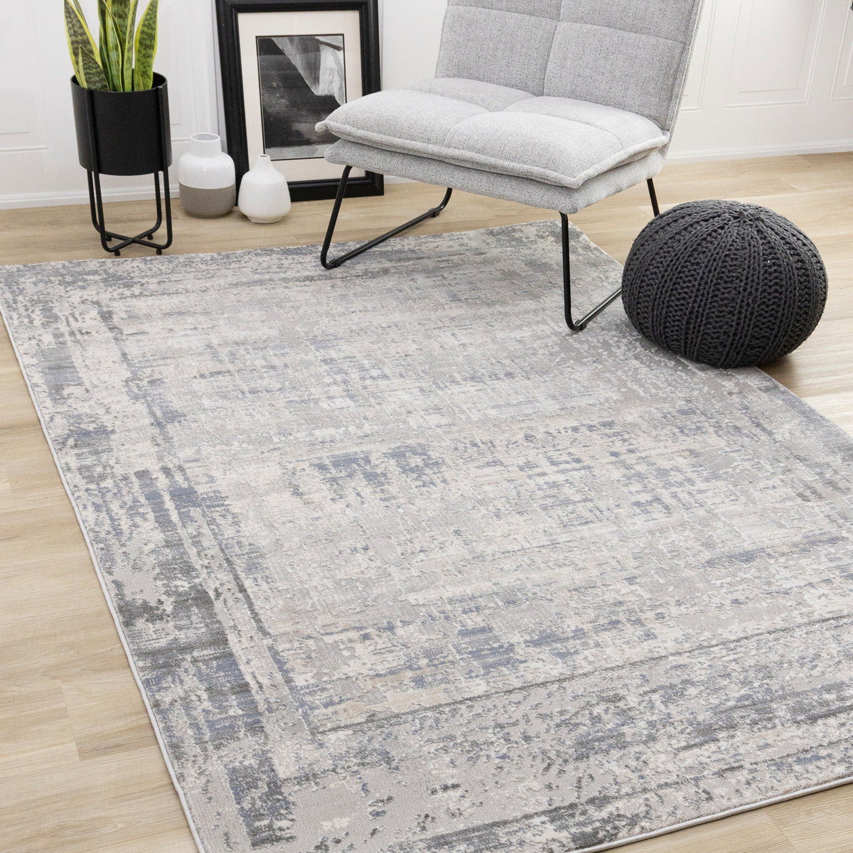 Tapis contemporain à bordure organique grise