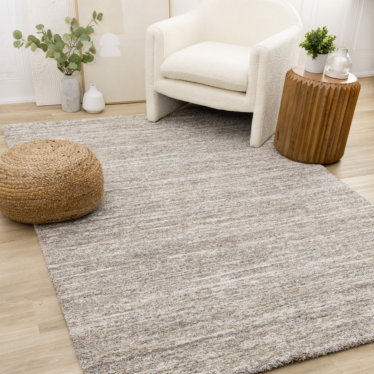 Tapis gris vieilli contemporain