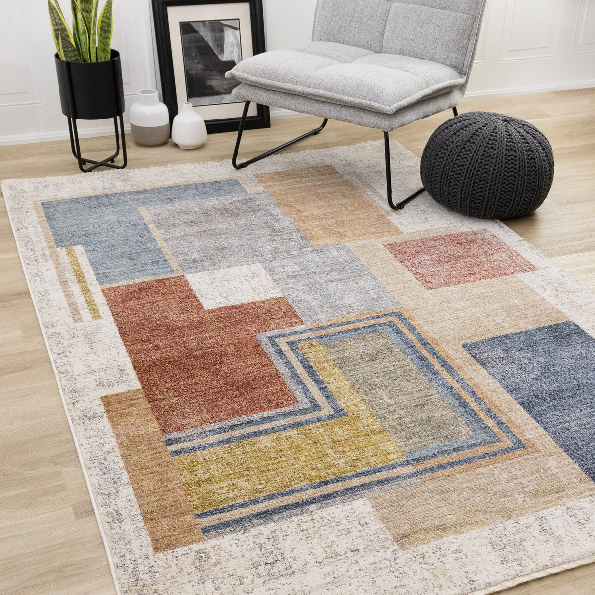 Tapis blanc contemporain à motifs géométriques vieillis