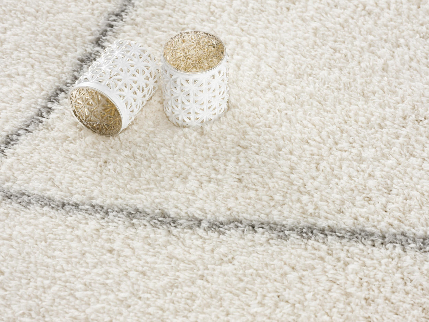 Linea Trellis Contemporary White and Grey Indoor Rug