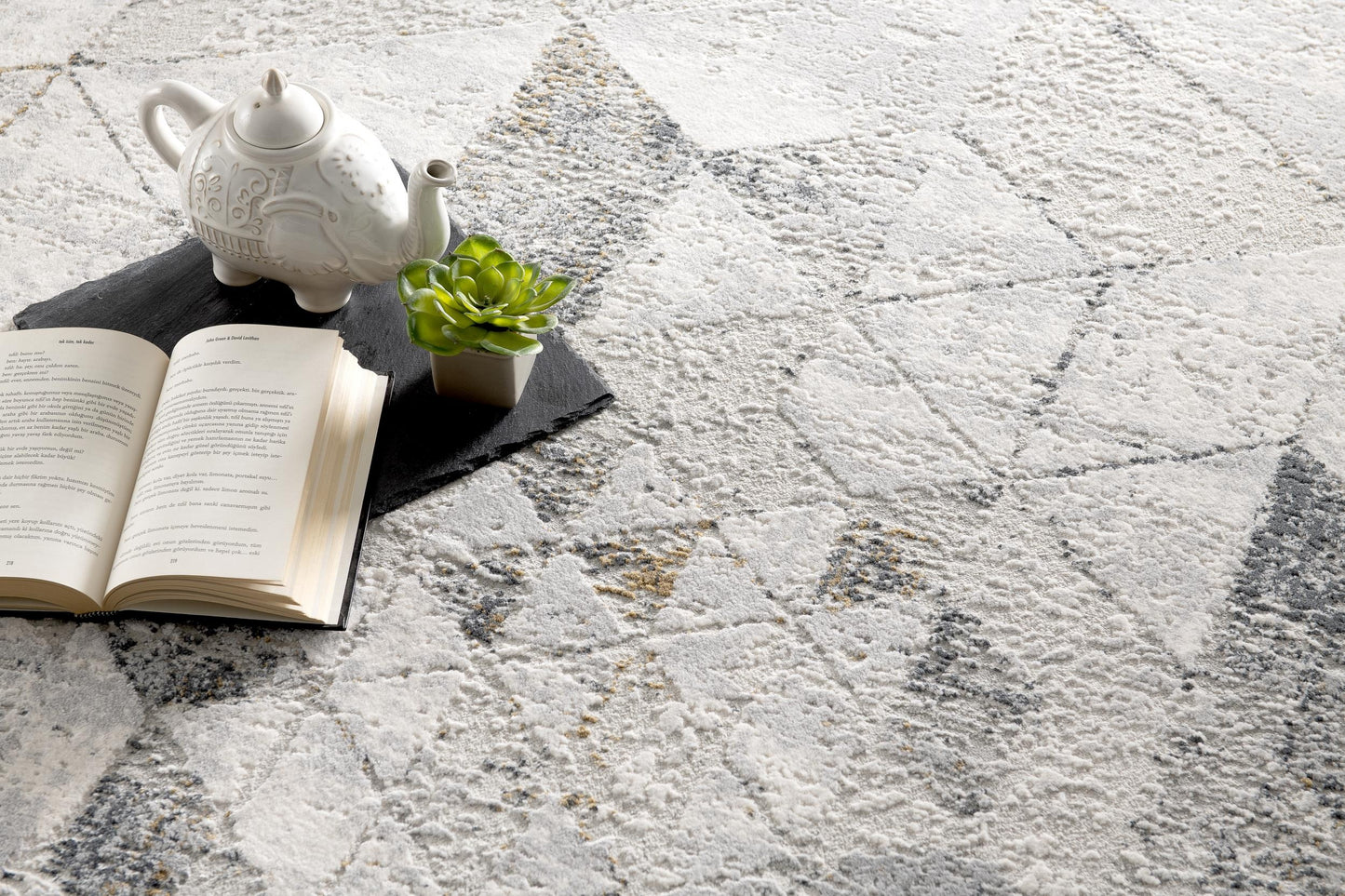 Zuni Geometric Contemporary Grey and Cream Indoor Rug