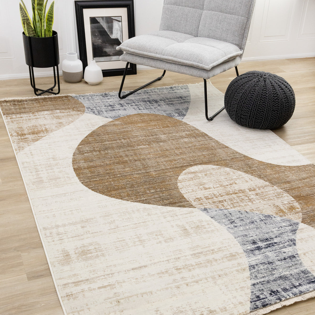 Tapis contemporain crème à motifs géométriques vieillis