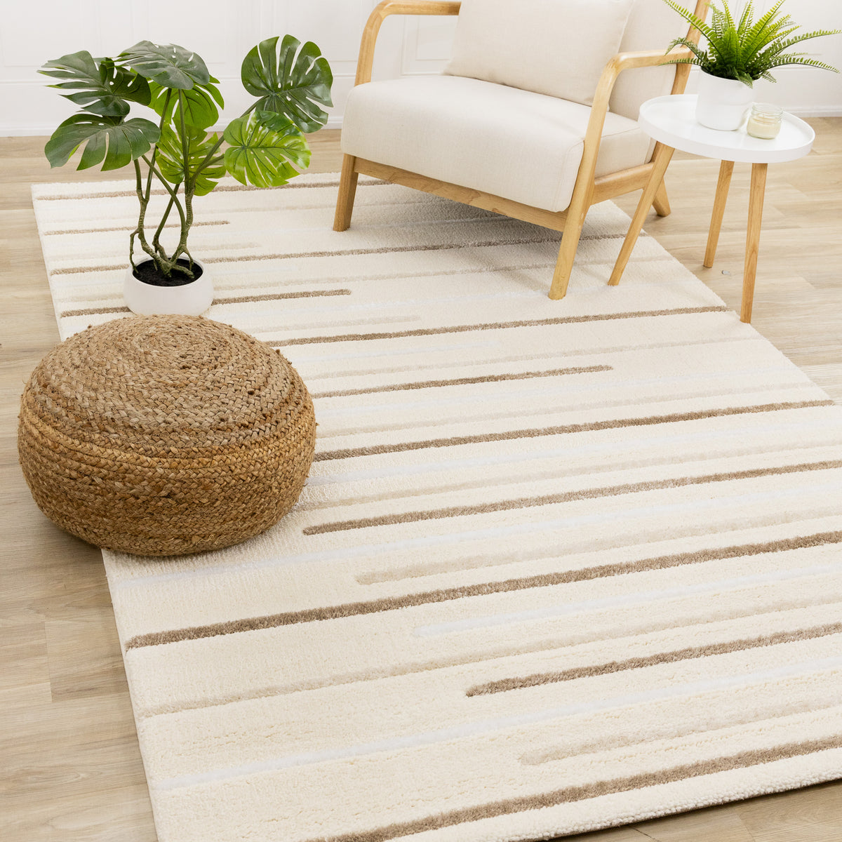 Tapis contemporain à rayures crème