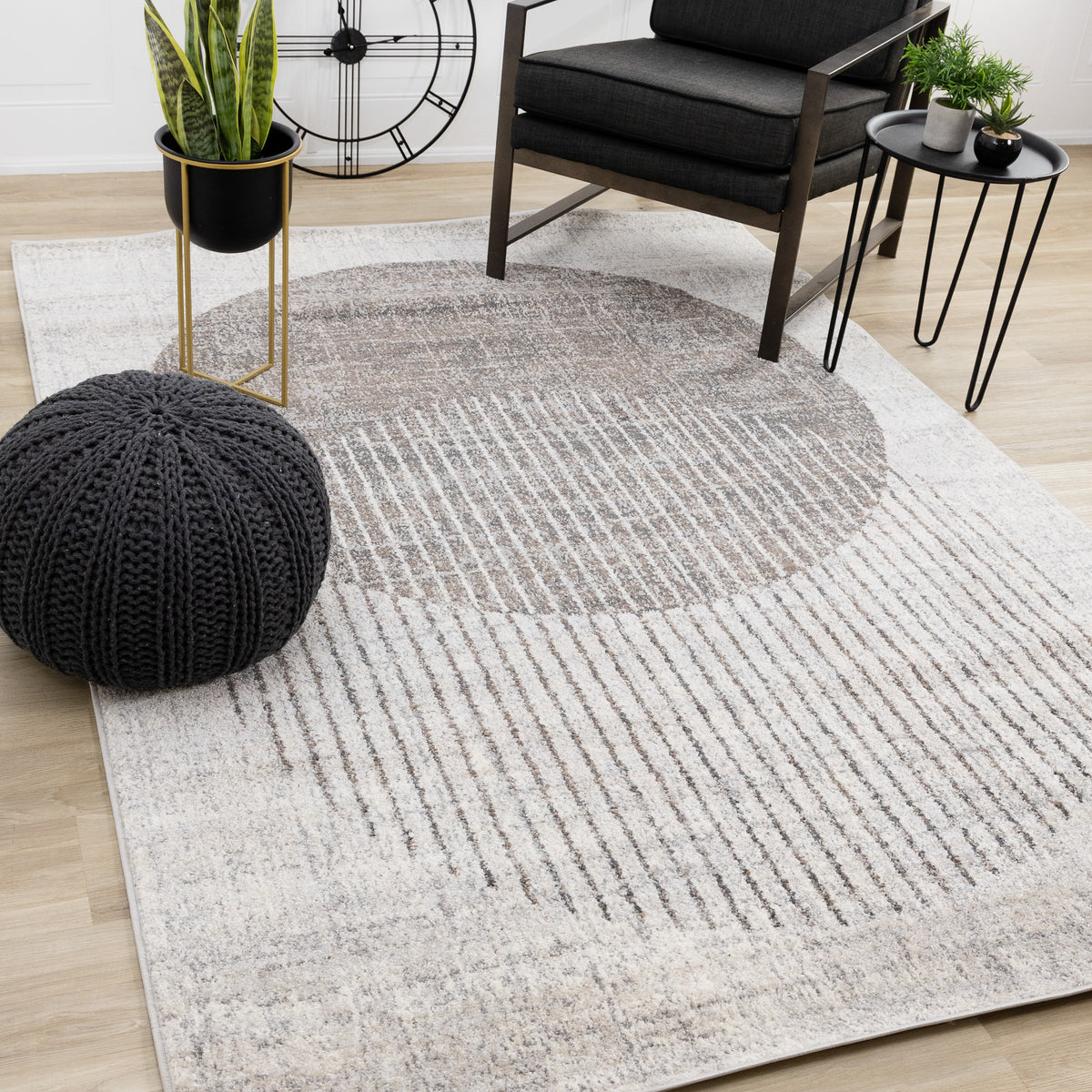 Tapis gris vieilli artistique