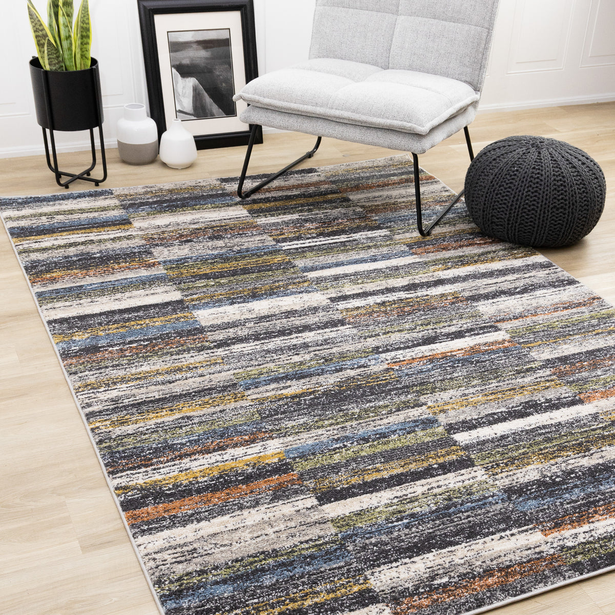 Tapis gris à rayures vieillies contemporaines