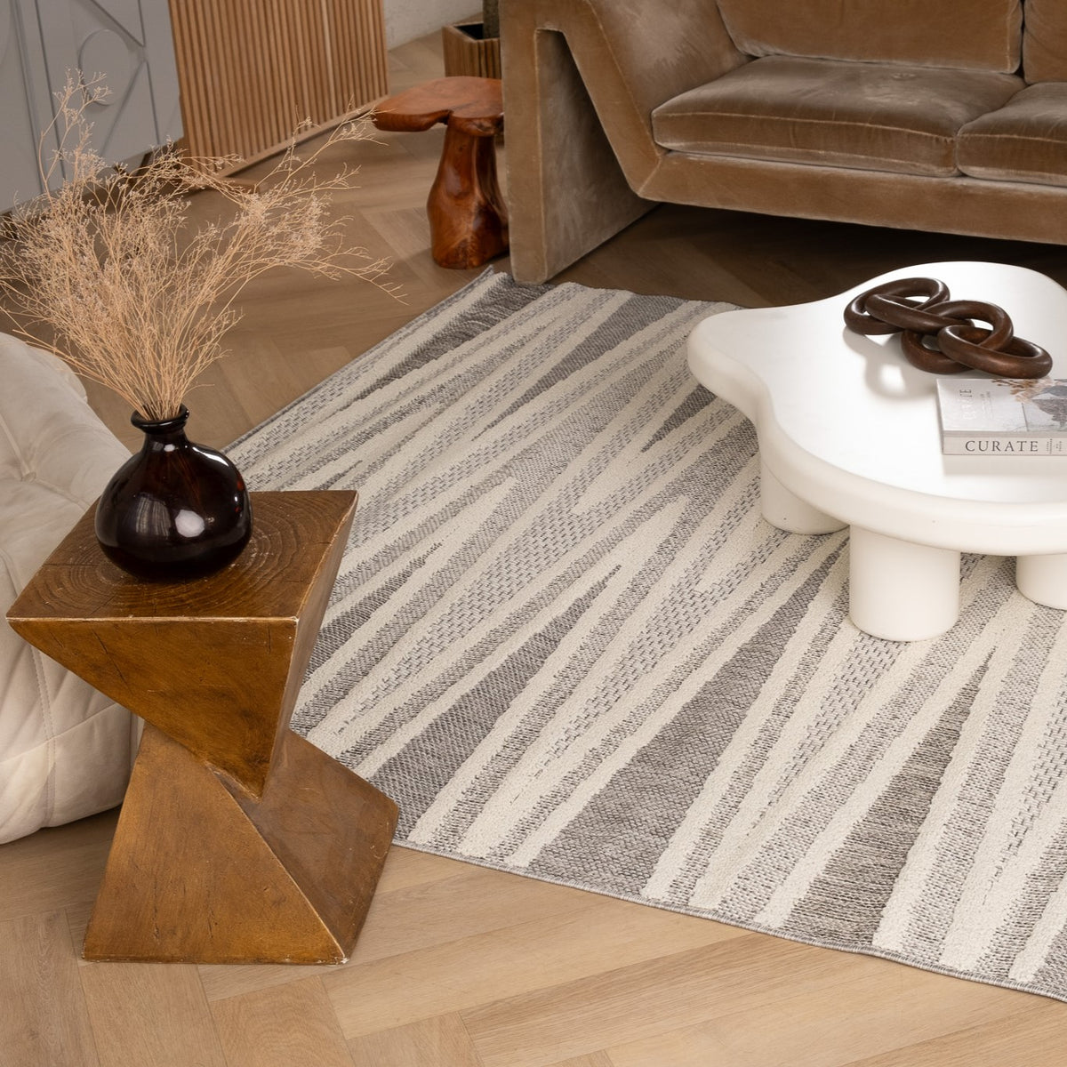 Tenzin Chevron Contemporary Grey and Beige Indoor Rug