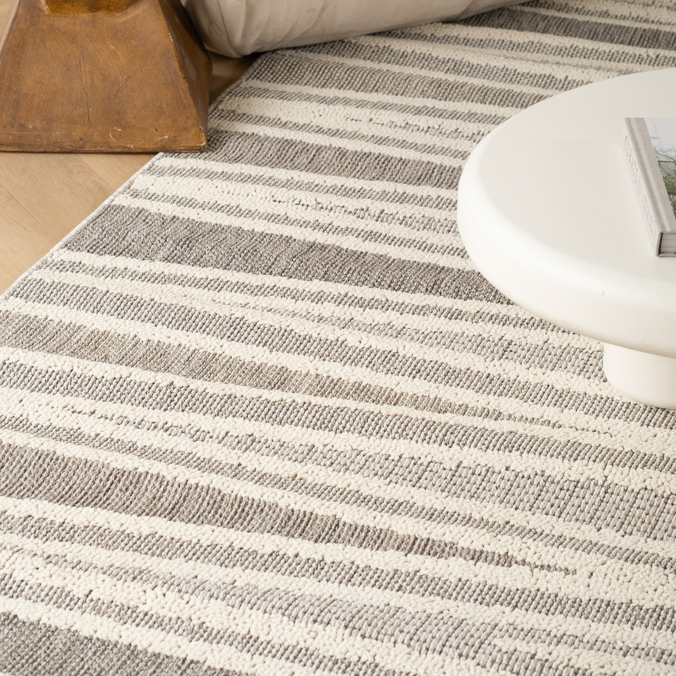 Tenzin Chevron Contemporary Grey and Beige Indoor Rug