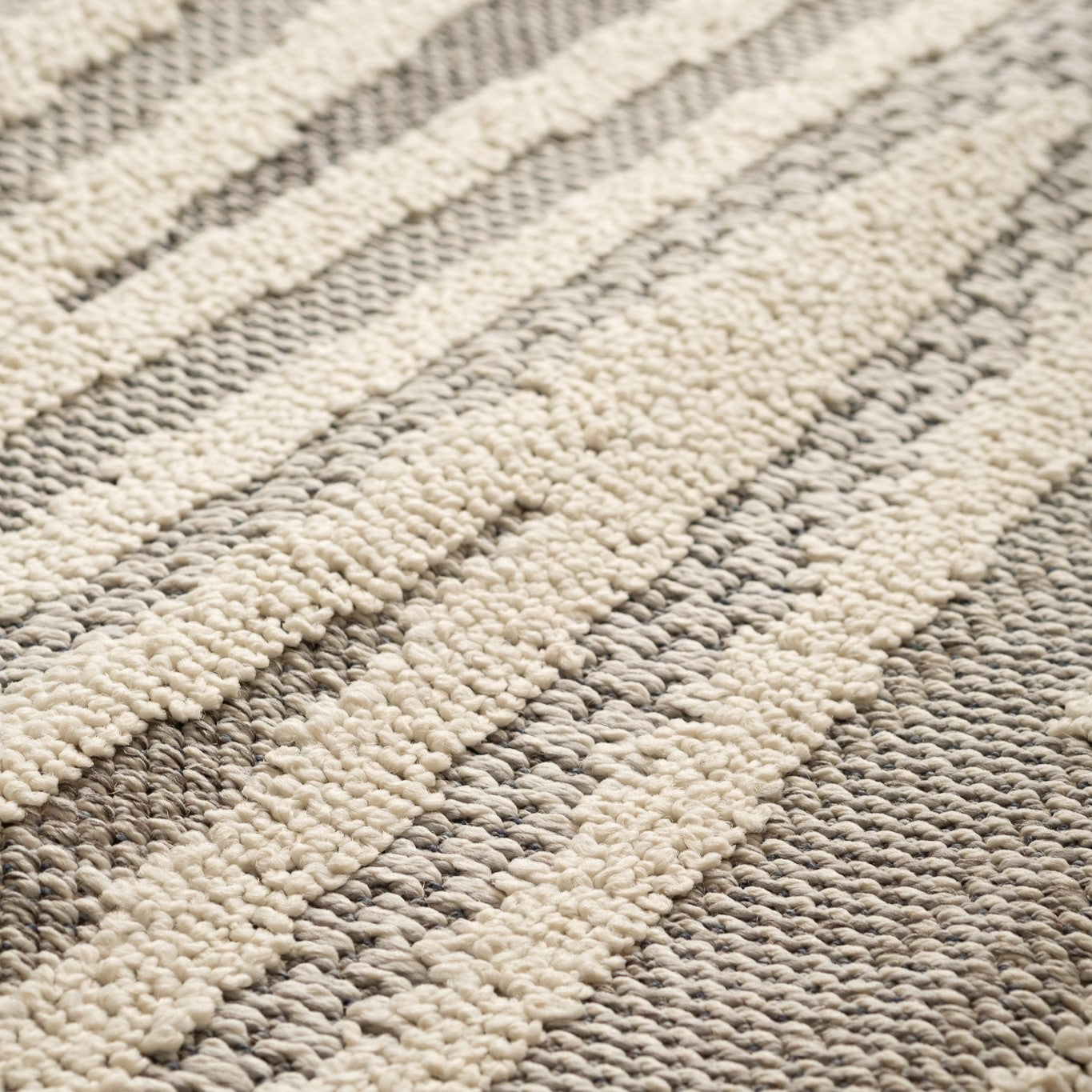 Tenzin Chevron Contemporary Grey and Beige Indoor Rug