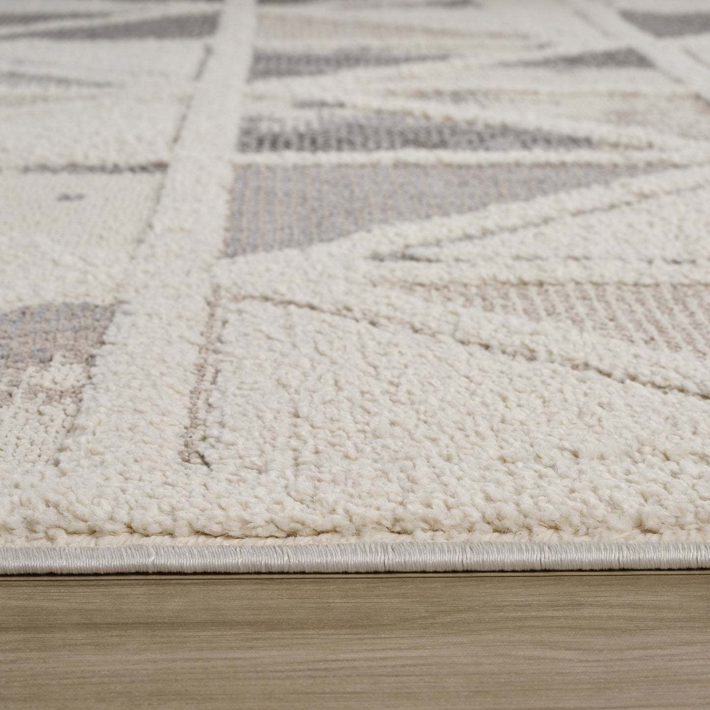 Aarya Geometric Contemporary Cream and Grey Indoor Rug