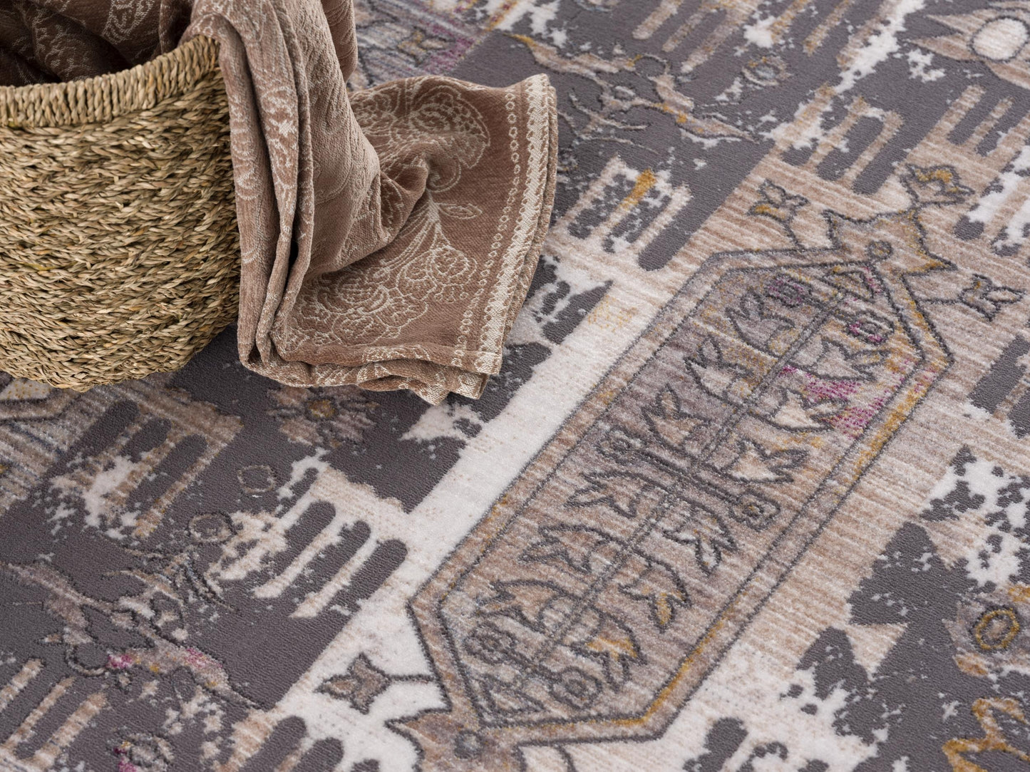 Paletta Distressed Medallion Transitional Grey and Beige Indoor Rug