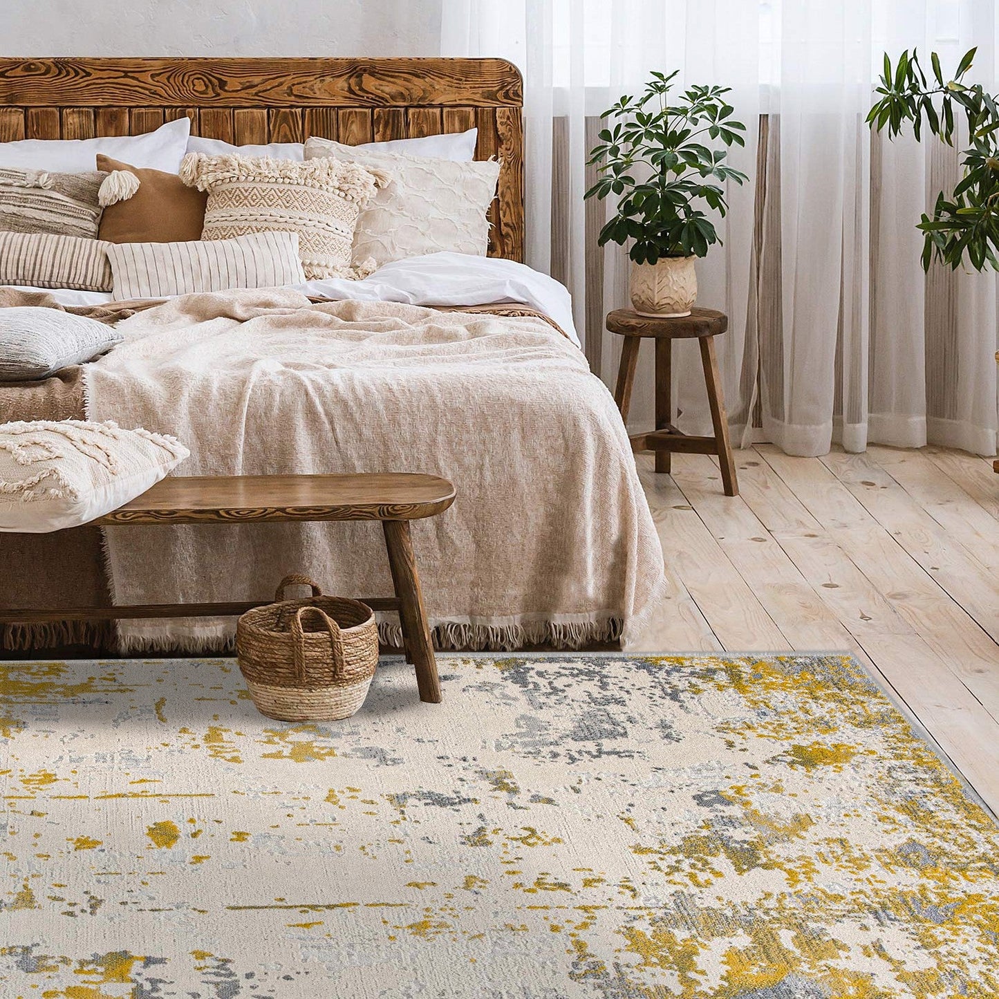 Solenne Abstract Contemporary Gold Indoor Rug