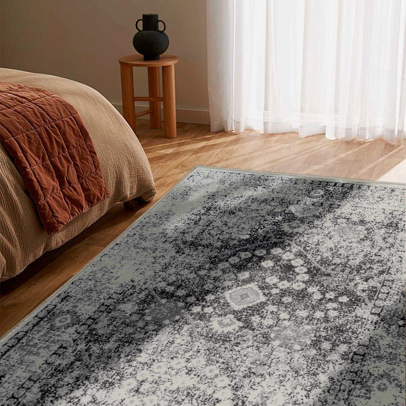 Tapis noir vieilli oriental Sakarya