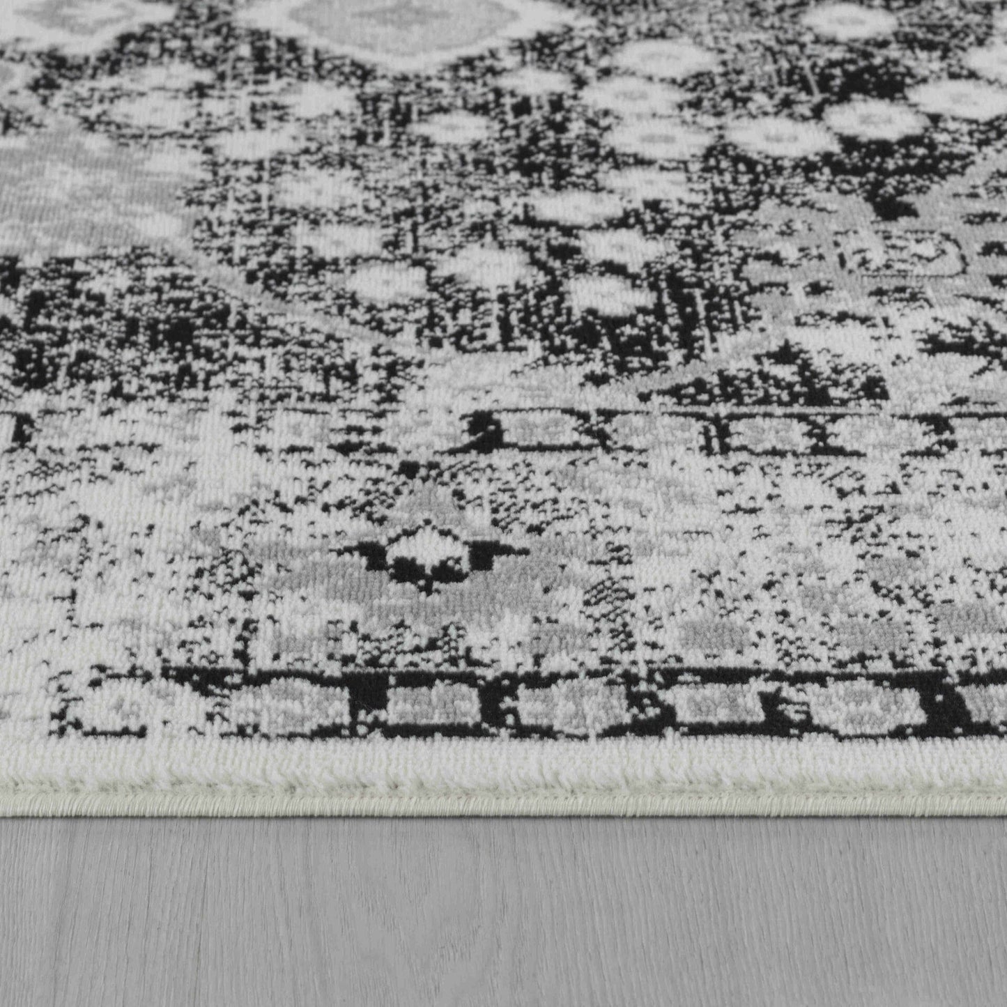 Tapis noir vieilli oriental Sakarya